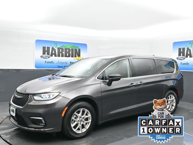 2023 Chrysler Pacifica Touring L photo