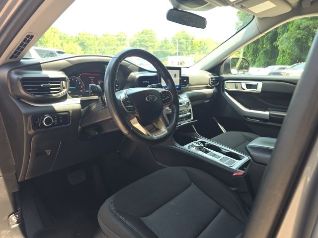 2023 Ford Explorer XLT:B02480