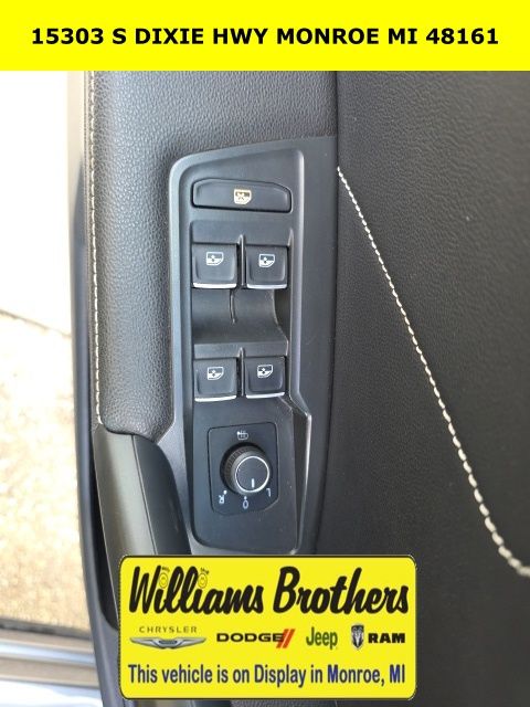 2024 Volkswagen Tiguan 2.0T SE - Pure White exterior view 12