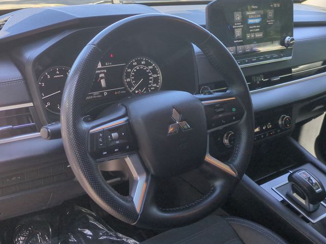 Used 2024  Mitsubishi SE Black Edition image 31