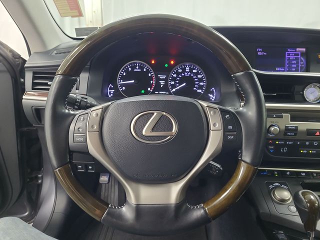 2013 – Lexus – ES