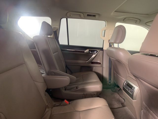 2017 Lexus GX 460 32