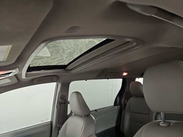 2019 Toyota Sienna XLE photo