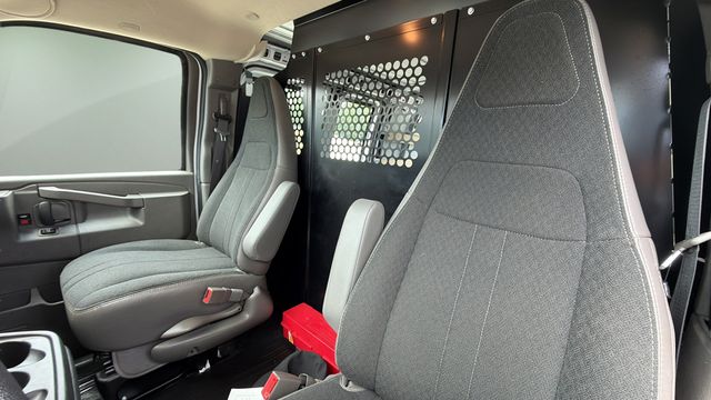 Used 2025 White GMC Work Van image 22