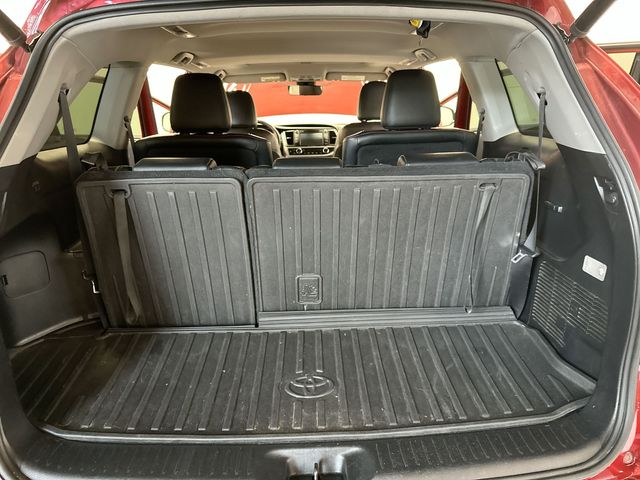 2019 Toyota Highlander SE Red at Spitzer Acura