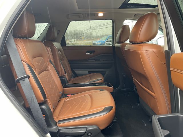 2023 Nissan Pathfinder Platinum - Pearl White Tricoat exterior view 10