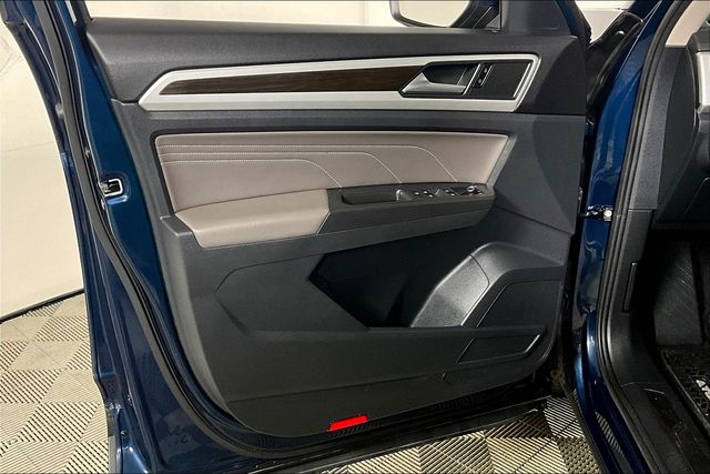 2022 Volkswagen Atlas 3.6L V6 SE w/Technology photo