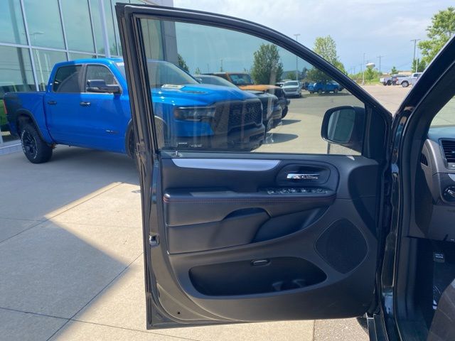 2019 Dodge Grand Caravan GT - Onyx Black exterior view 10