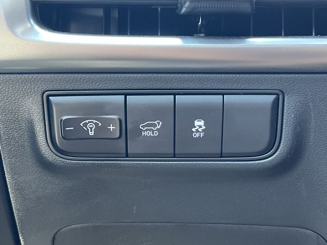 Used 2025 White Hyundai SEL Convenience image 31