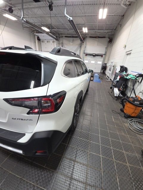 2024 Subaru Outback Limited White at Sutliff Volkswagen