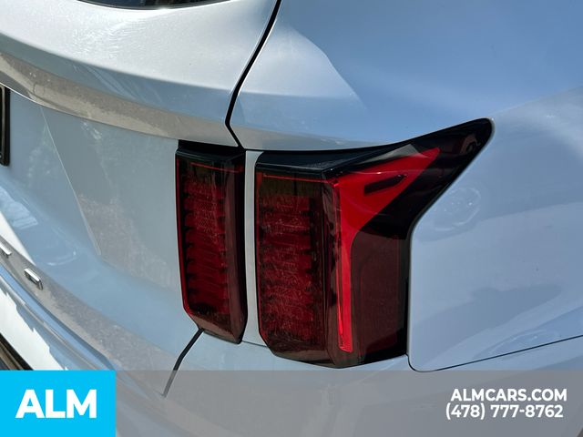 Used 2022 White Kia S image 9