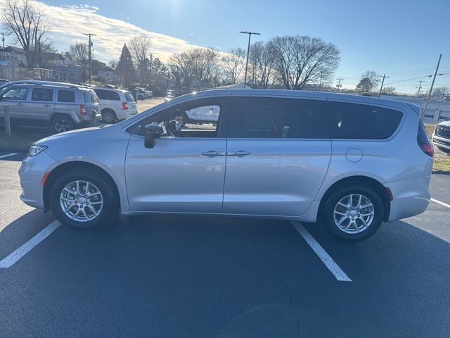 New 2026 Silver Chrysler Select image 4