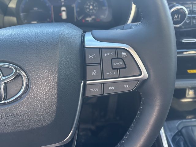 used 2023 Toyota Highlander car, priced at $39,529