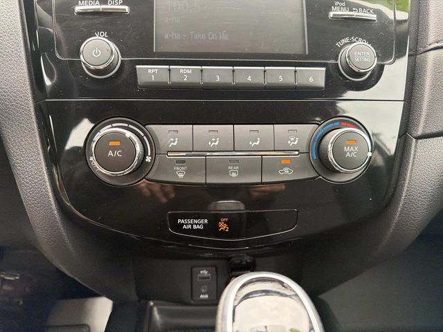2017 Nissan Rogue - Image 19