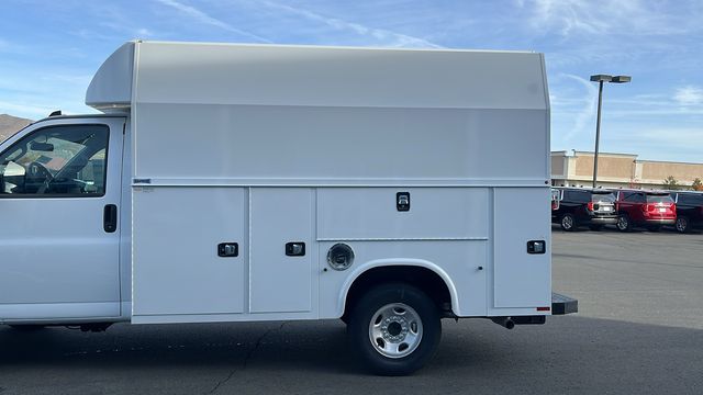 2024 GMC Savana 3500 Work Van 5