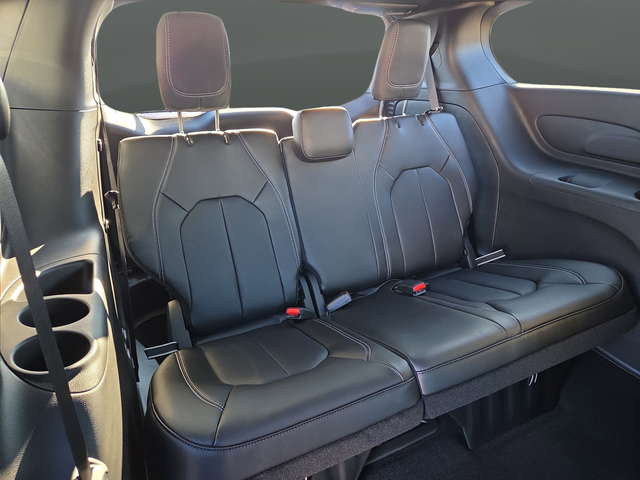 New 2026 Bright White Clearcoat Chrysler Select image 32
