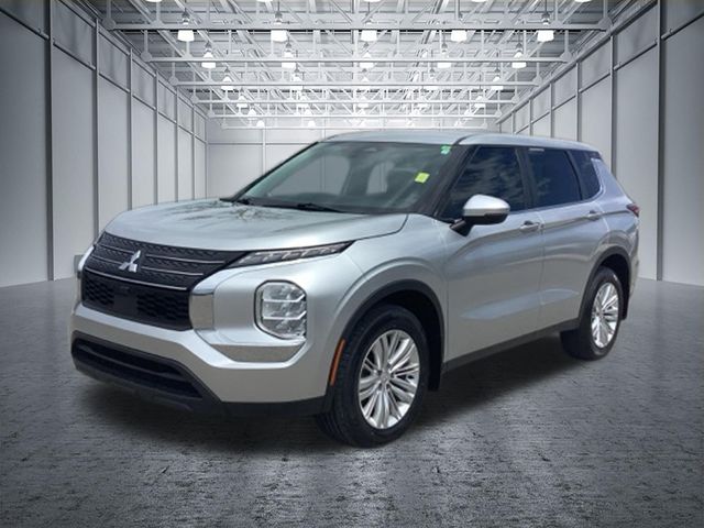 Silver 2022 Mitsubishi Outlander SUV / Crossover Front-Wheel Drive Continuously Variable Transmission