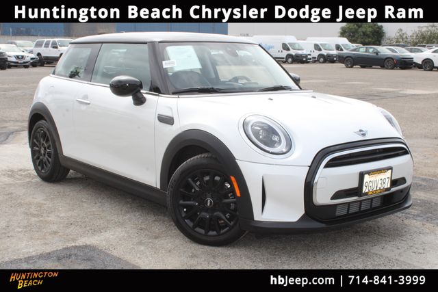 Nanuq White Metallic 2024 MINI Cooper Hatchback Front-Wheel Drive 7-Speed Automatic