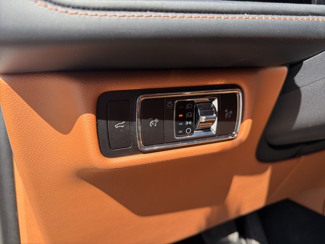 2025 White Metallic Lincoln Aviator Black Label AWD SUV