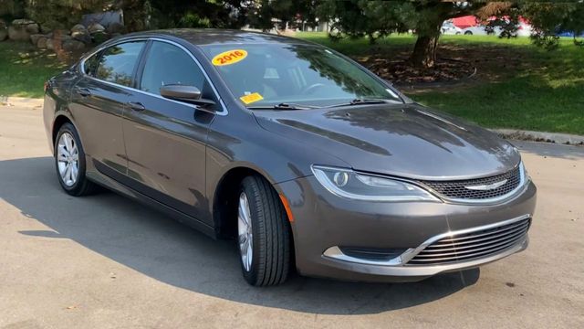 2016 Chrysler 200 Limited 2