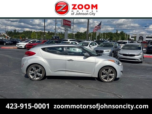 Ironman Silver Metallic 2014 Hyundai Veloster Coupe Front-Wheel Drive 6-Speed Manual