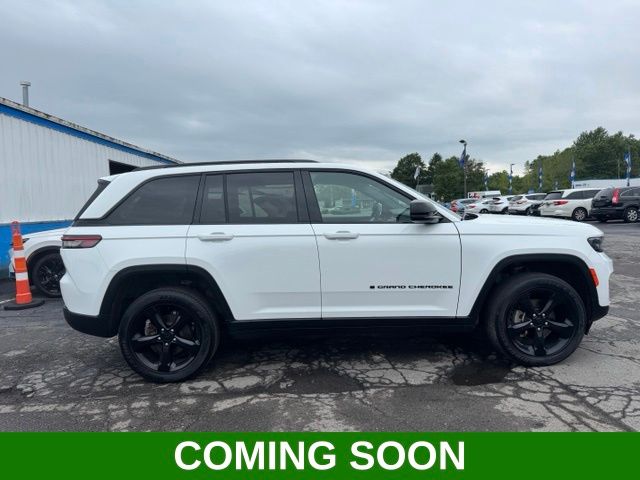 Bright White Clearcoat 2025 Jeep Grand Cherokee SUV / Crossover Four-Wheel Drive 8-Speed Automatic