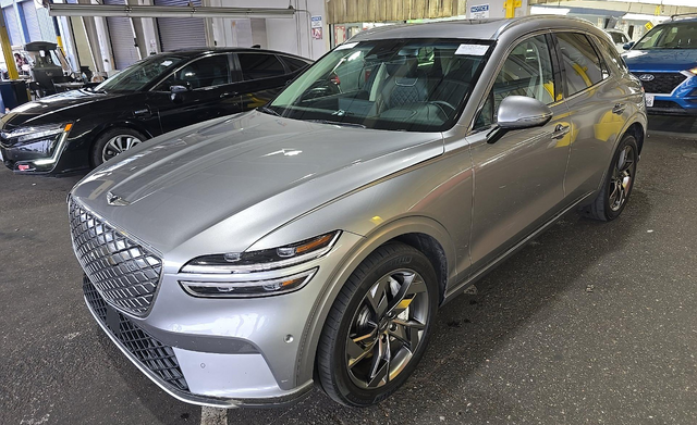 Savile Silver 2023 Genesis GV70 Electrified AWD SUV / Crossover All-Wheel Drive 1-Speed Automatic