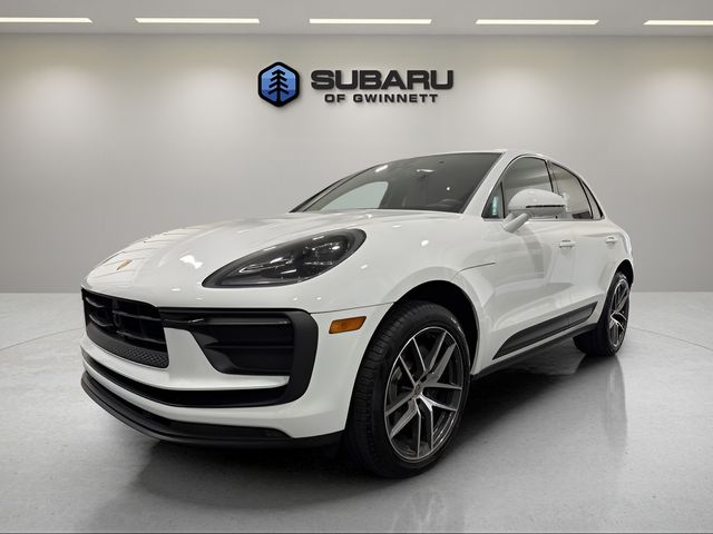 2025 Porsche Macan -'s photo