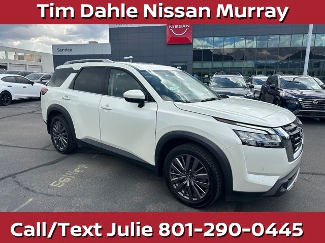 Pearl White Tricoat/Super Black 2023 Nissan Pathfinder SUV / Crossover All-Wheel Drive 9-Speed Automatic