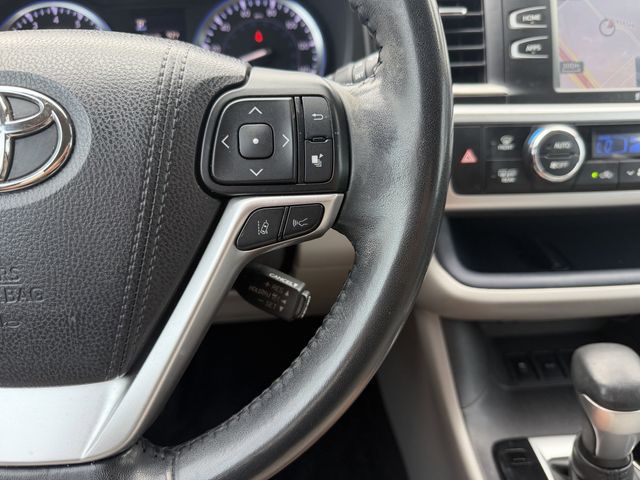 2018 Toyota Highlander XLE Gray at River Oaks CDJR