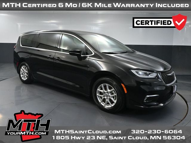 Diamond Black Crystal Pearlcoat 2024 Chrysler Pacifica Minivan Front-Wheel Drive 9-Speed Automatic