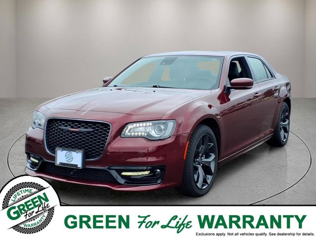 Velvet Red Pearlcoat 2023 Chrysler 300 Sedan Rear-Wheel Drive 8-Speed Automatic