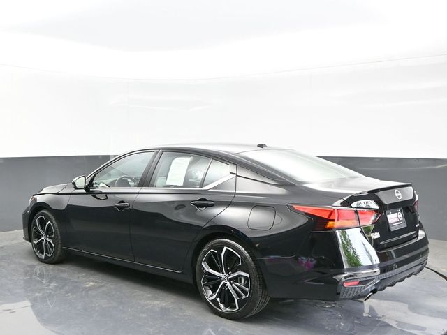 2024 Super Black Clearcoat Nissan Altima 2.0 SR FWD Sedan