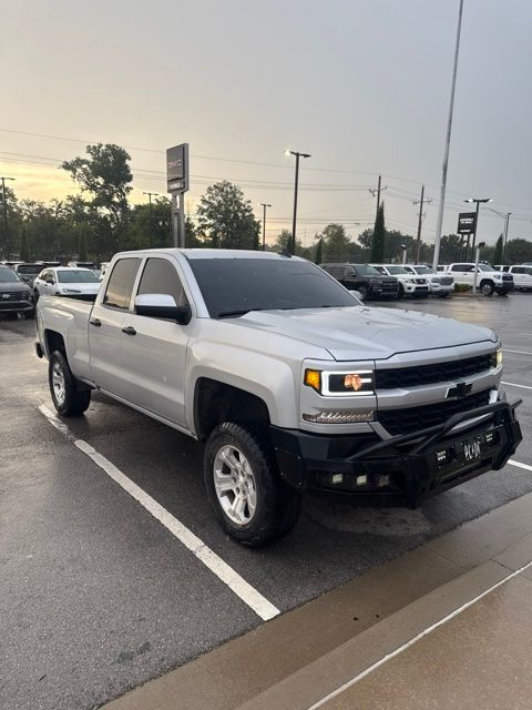 Silver Ice Metallic 2017 Chevrolet Silverado 1500 Pickup Truck Four-Wheel Drive 6-Speed Automatic Overdrive