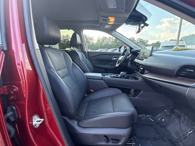 2025 Nissan Rogue Platinum:C02794