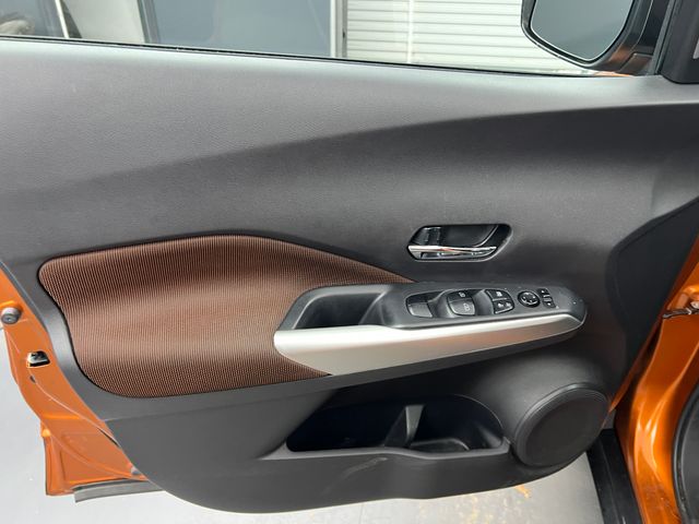 2020 Monarch Orange/Super Black Nissan Kicks SR FWD SUV