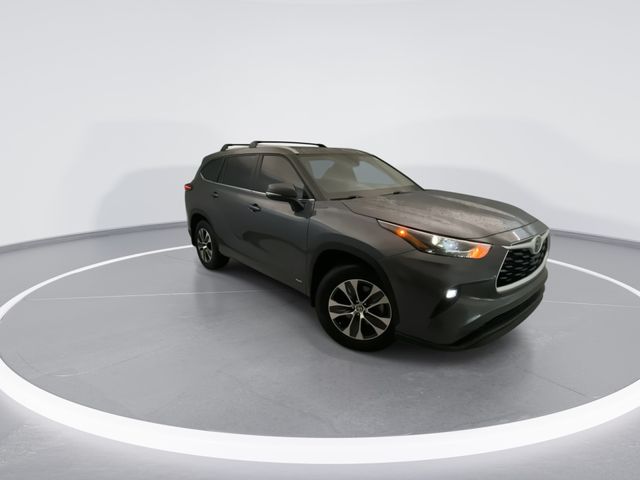 Used 2025 Gray Toyota XLE image 2
