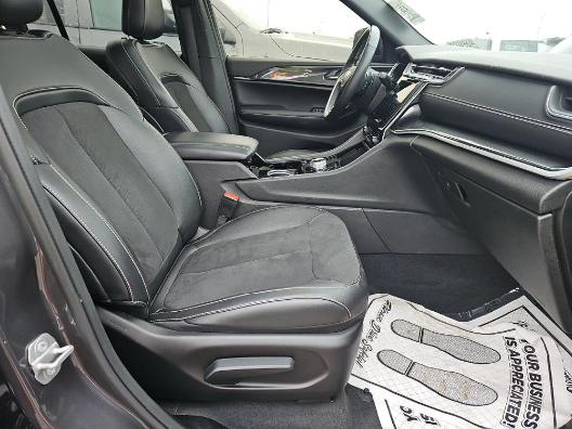 2022 Jeep Grand Cherokee Laredo