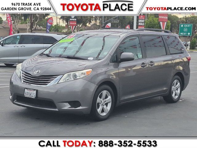 2016 Toyota Sienna XLE 7-Passenger Auto Access Seat