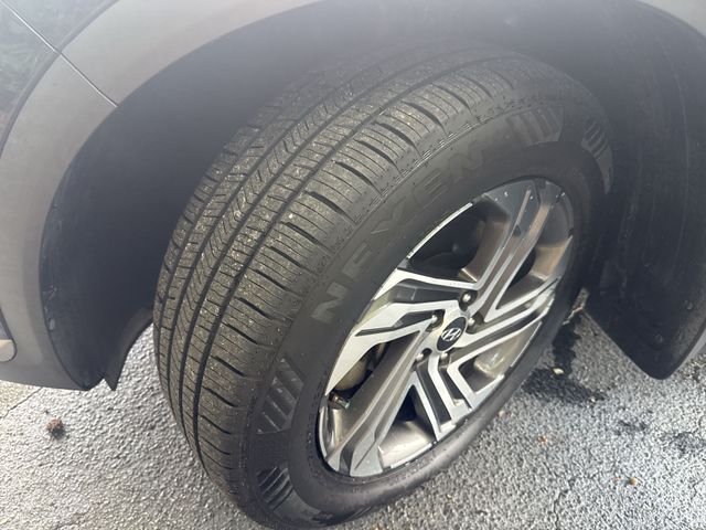 Used 2023 Black Hyundai SEL image 33