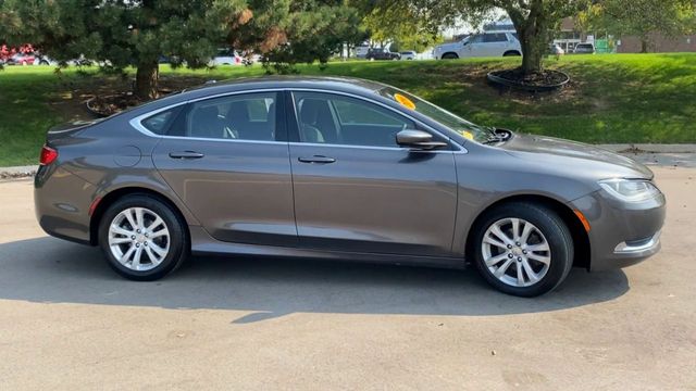 2016 Chrysler 200 Limited 9