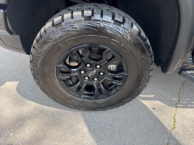 Used 2022 Black Chevrolet ZR2 image 17