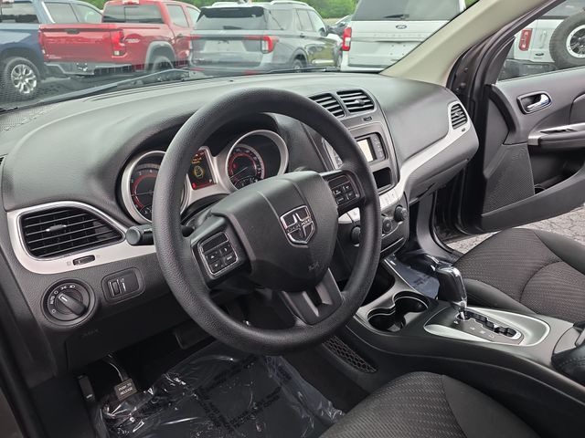 Used 2018 Gray Dodge SE image 18