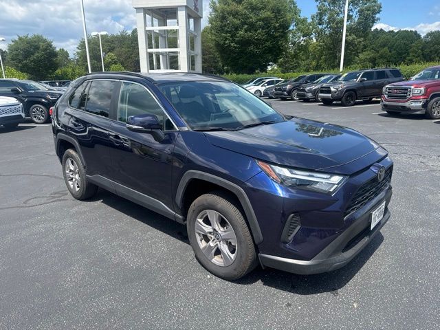2025 Toyota RAV4 XLE - Photo 17