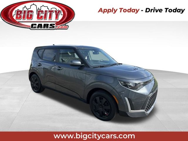 Gray 2024 Kia Soul SUV / Crossover Front-Wheel Drive Continuously Variable Transmission