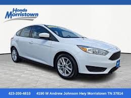 Oxford White 2018 Ford Focus SE Hatchback Hatchback Front-Wheel Drive 6-Speed Automatic