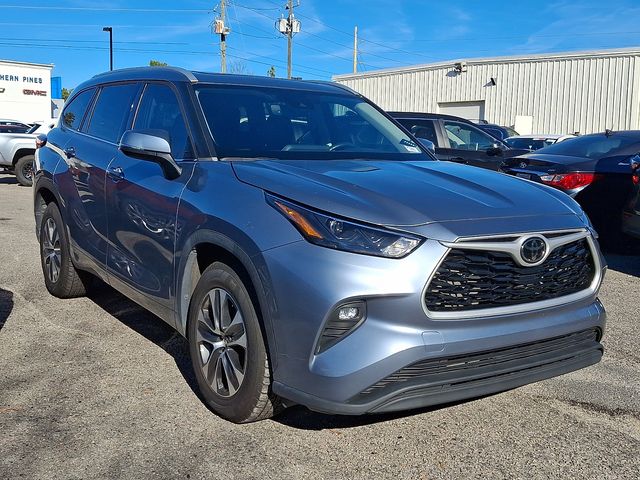 2022 Toyota Highlander XLE's photo