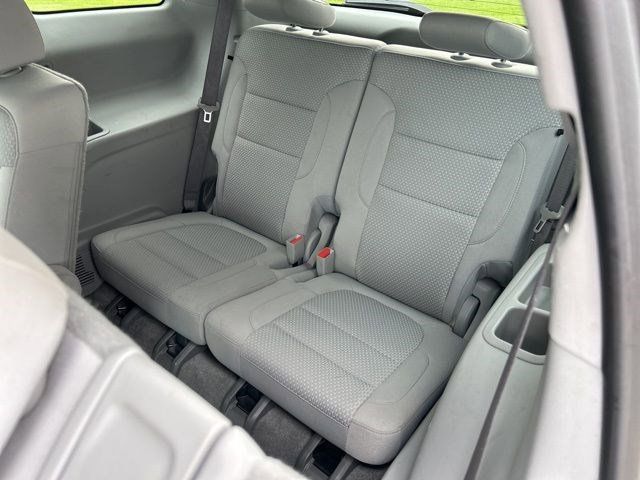 2022 GMC Acadia SLE photo