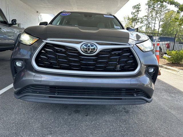 Used 2022 Gray Toyota XLE image 9