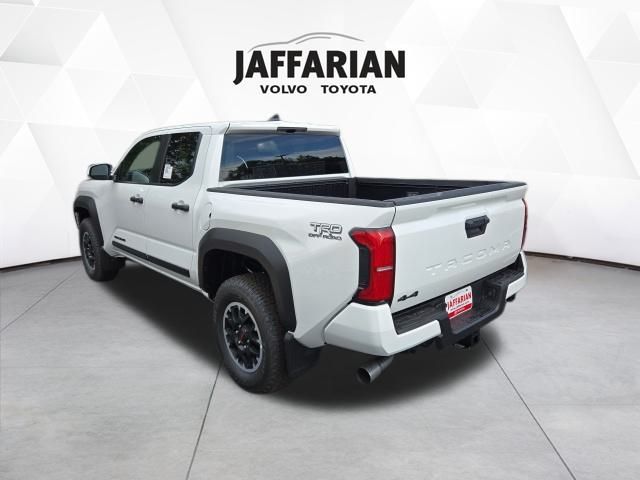 2025 Toyota Tacoma TRD Off-Road Double Cab photo 3